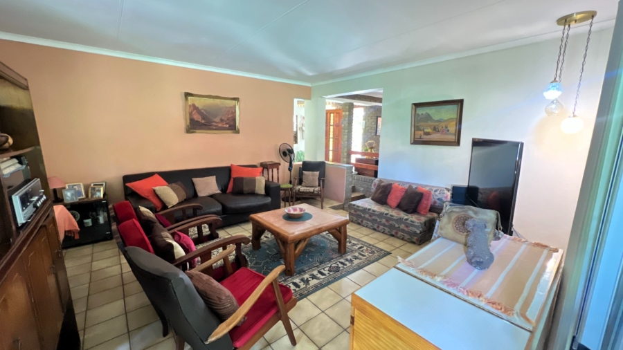 5 Bedroom Property for Sale in Langenhovenpark Free State